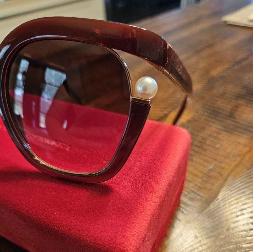 NIB Carolina Herrera Luxury Sunglasses - Picture 6 of 7